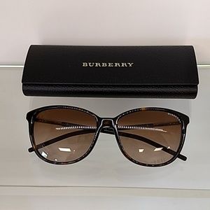 💕New Burberry Gradient brown sunglasses BE4180